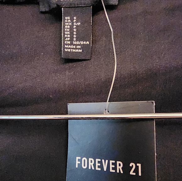 Black Velvet Cinched Crop Top - Picture 3 of 7